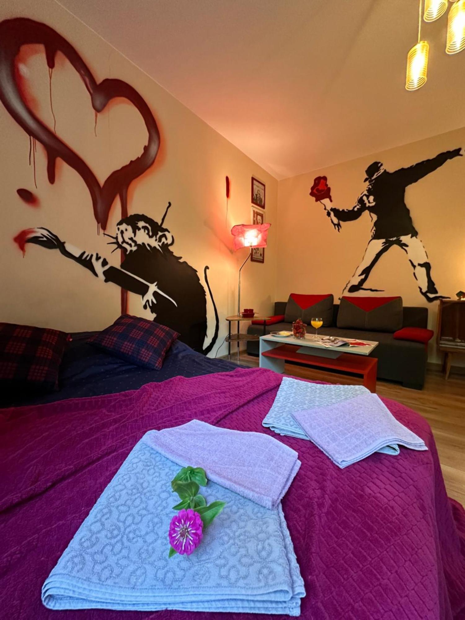 "Banksy" Art Apartman Varsó Kültér fotó