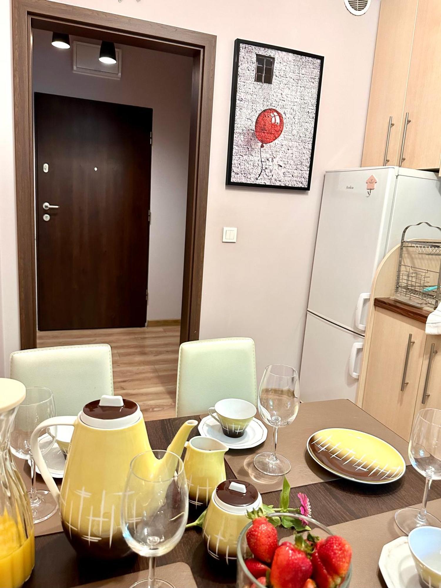 "Banksy" Art Apartman Varsó Kültér fotó