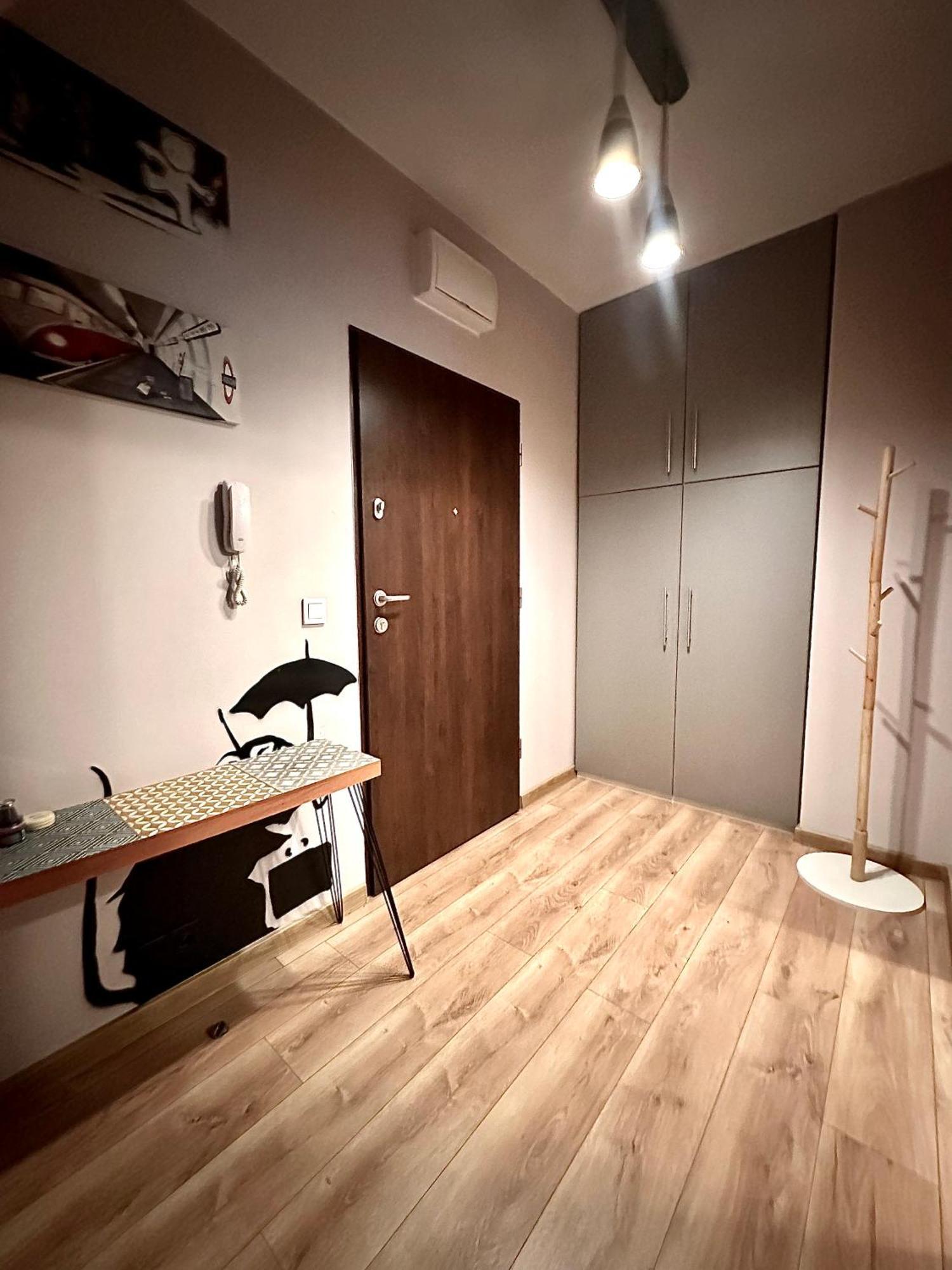 "Banksy" Art Apartman Varsó Kültér fotó